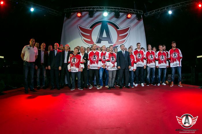 Болельщики «Автомобилиста» открыли новый сезон знакомством с командой
