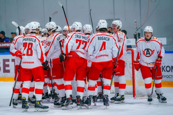Хоккеисты «Авто» сегодня проведут матч в Челябинске
