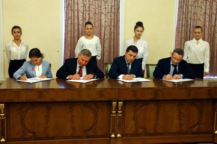 Сегодня в резиденции губернатора состоялось подписание соглашений с партнерами и спонсорами ХК «Автомобилист»