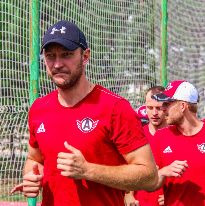 Денис Хлыстов и Александр Романов поделились впечатлениями от тяжелых тренировок в новом клубе