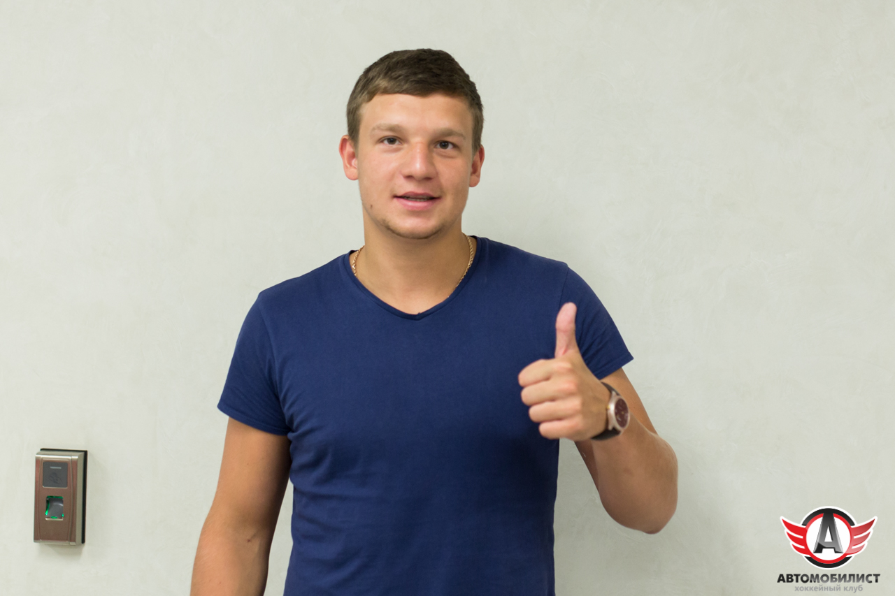  Игроки ХК "Автомобилист" на медосмотре