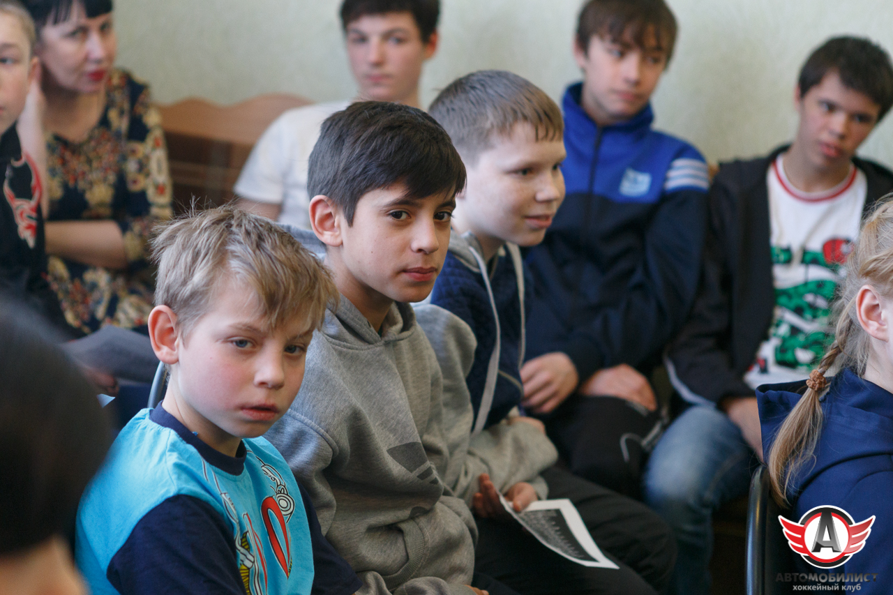 "Автомобилист" в гостях у Кочневского детского дома