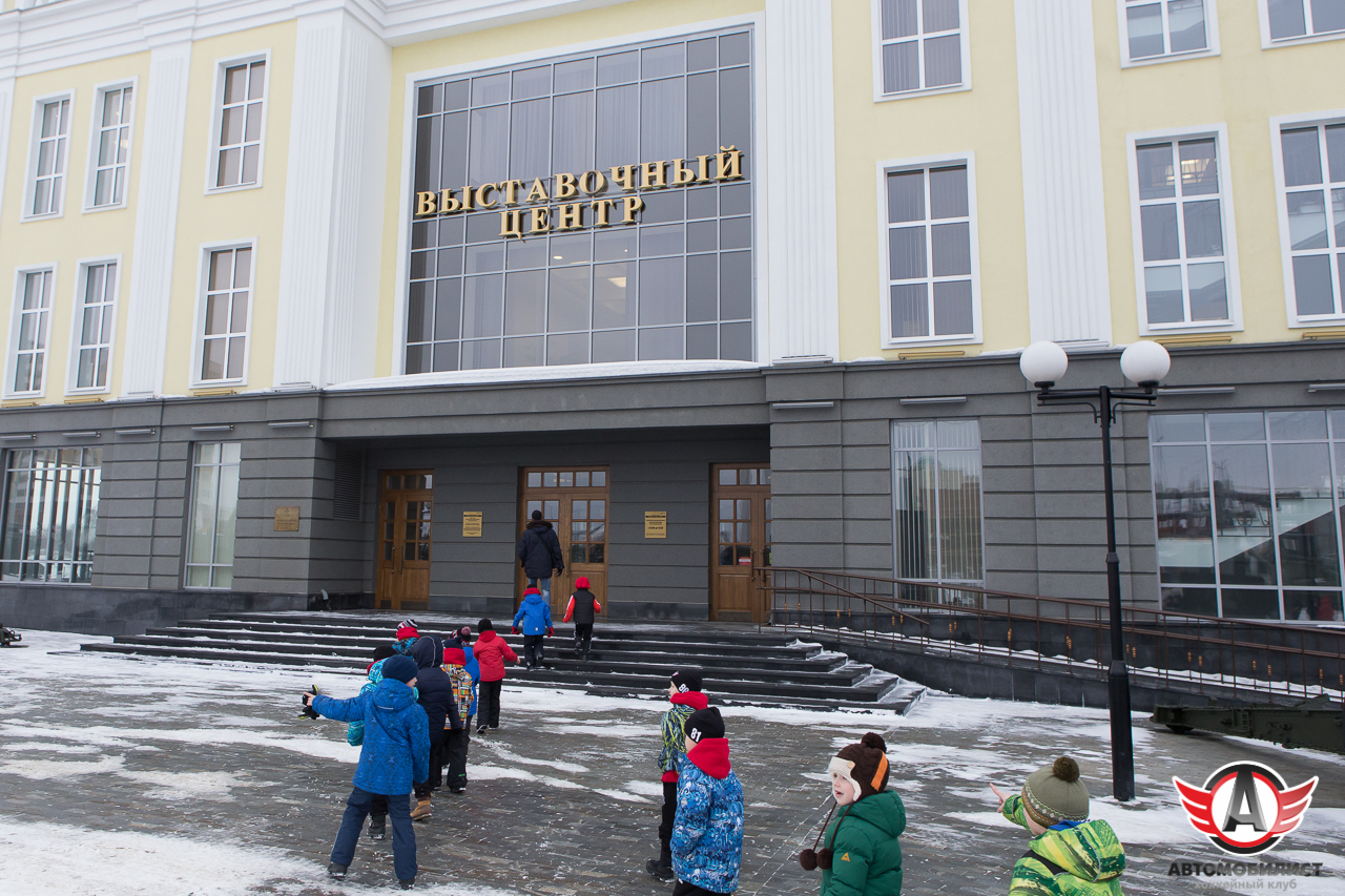 22.02.17 Воспитанники ДЮСШ "Автомобилист" посетили музей военной техники УГМК