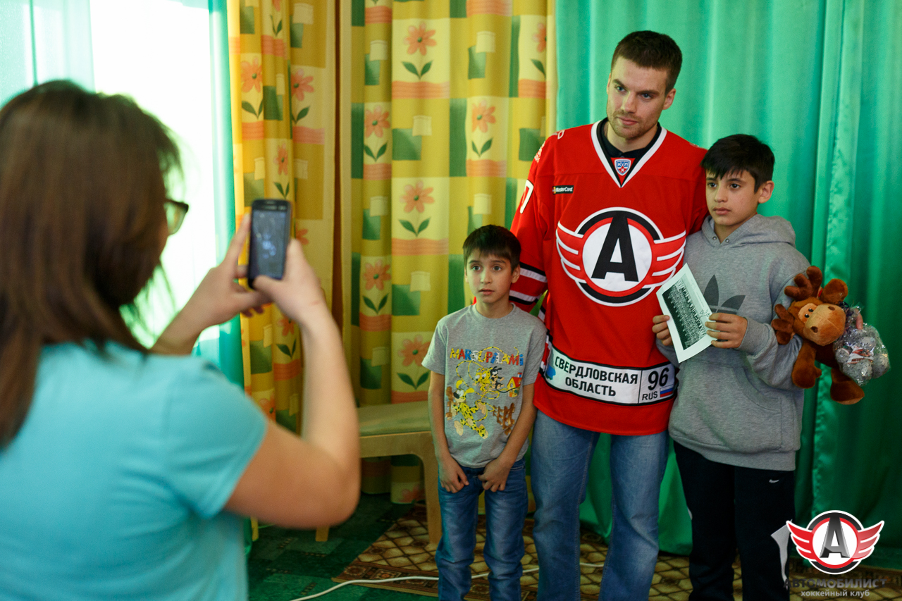 "Автомобилист" в гостях у Кочневского детского дома