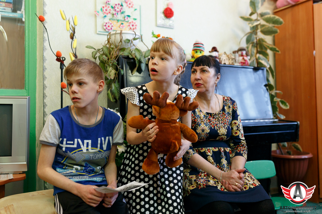 "Автомобилист" в гостях у Кочневского детского дома