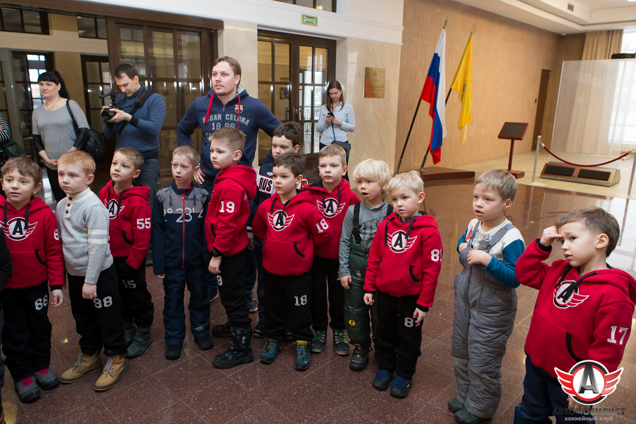 22.02.17 Воспитанники ДЮСШ "Автомобилист" посетили музей военной техники УГМК