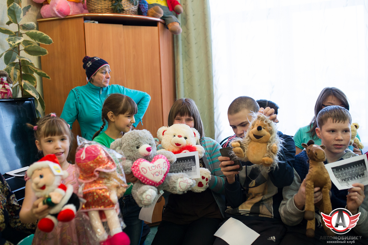 "Автомобилист" в гостях у Кочневского детского дома