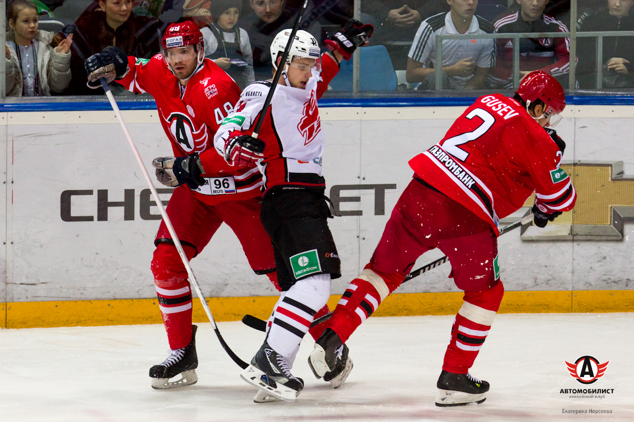 26.11.2014 Автомобилист - Авангард, 5:2
