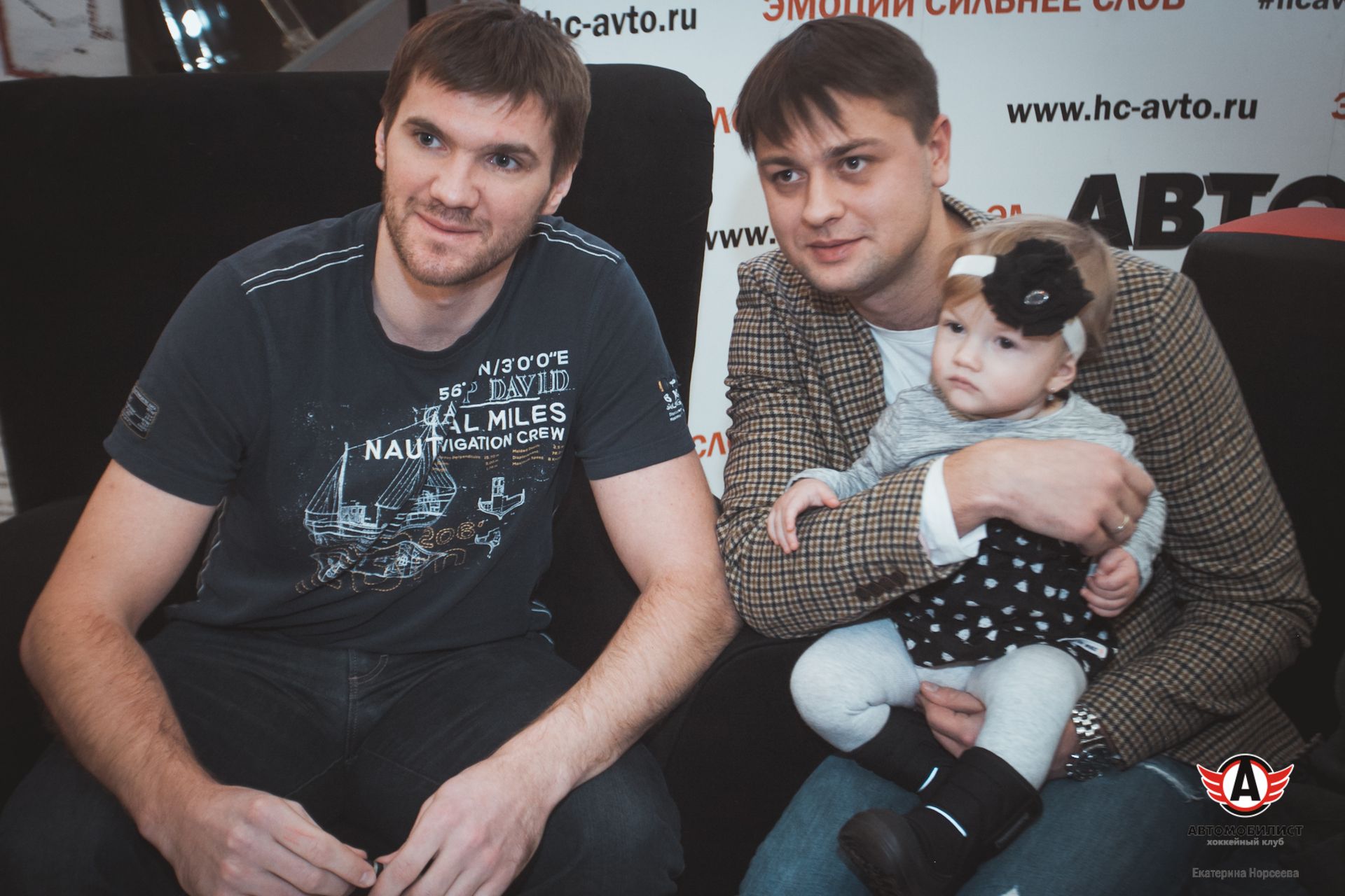 Автограф-сессия Алексея Михнова, Жильбера Брюле и Аарона Палушая 