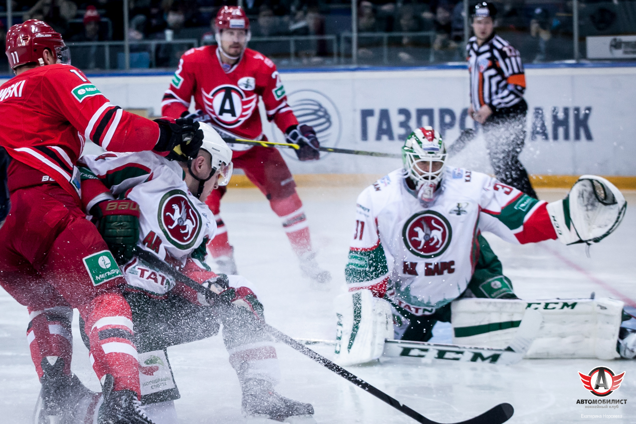 Ак барс автомобилист 2 игра. Хоккей КХЛ 2015.