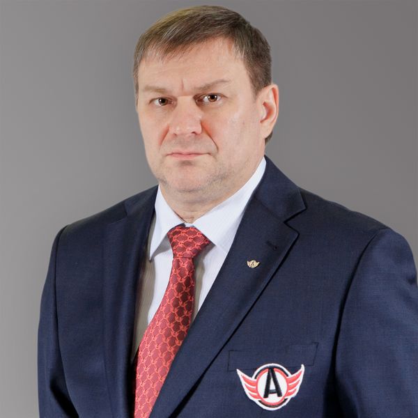 Гросс Олег Иаганесович, Спортивный директор