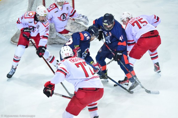 Хоккеисты «Авто» второй раз подряд разгромили «Сарматы» в Оренбурге