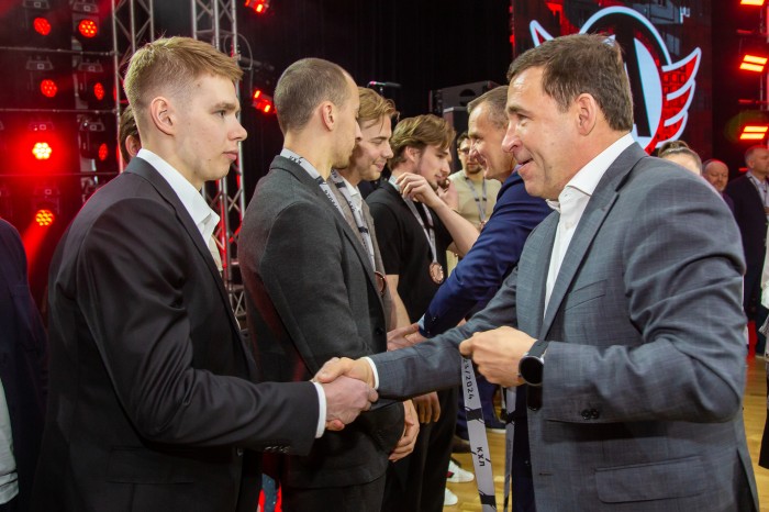 Хоккейный клуб «Автомобилист» награждён бронзовыми медалями КХЛ