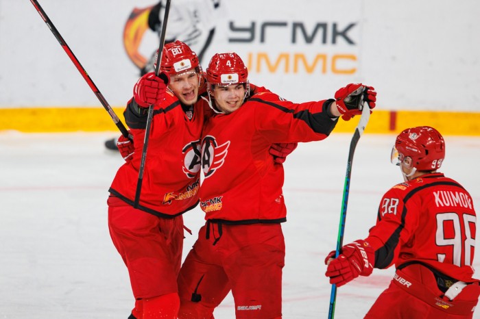 Хоккеисты «Авто» вырвали победу у «Белых Медведей»