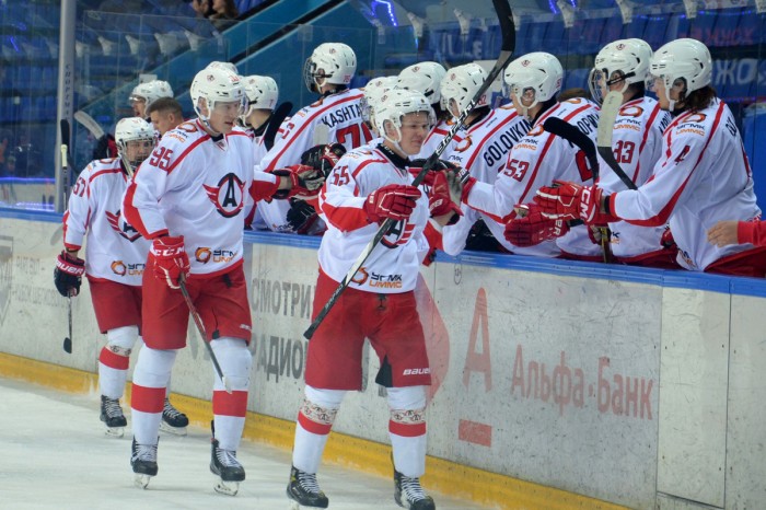 Хоккеисты «Авто» отправили 10 шайб в ворота «Сарматов»