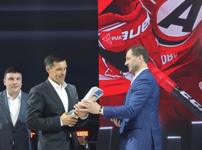 Павел Дацюк стал «бесценным игроком» КХЛ и получил приз имени Сергея Гимаева «За верность хоккею»