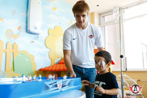 Участники Кубка мира посетили детский онкогематологический центр Екатеринбурга